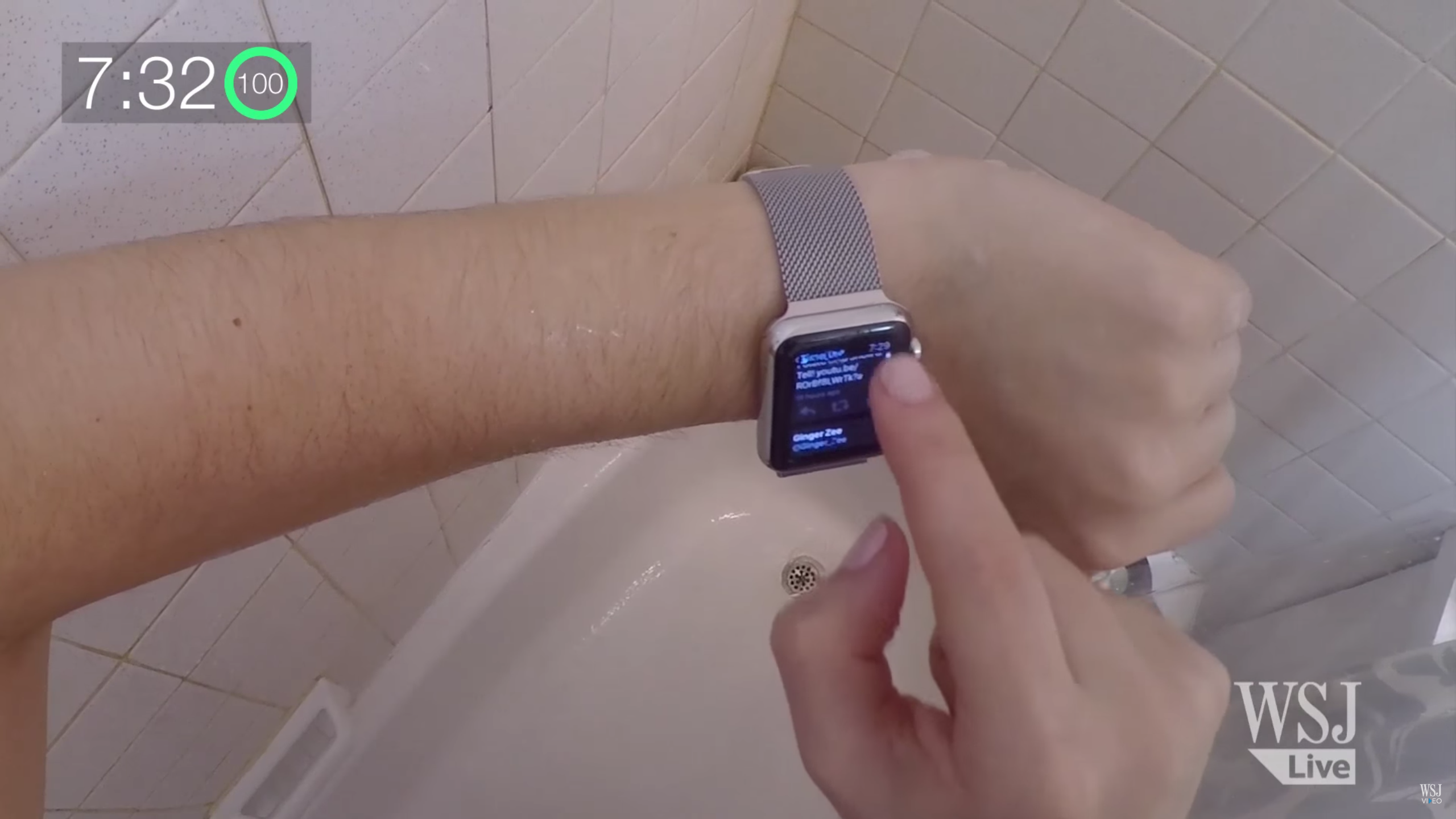 Figure 1: Wall Street Journal – Apple Watch: What Living With It Is Really Like: “Twitter in the shower on Apple Watch” on YouTube (0:34 min) URL: https://youtu.be/SAXR-
JPbT-5M?t=34s